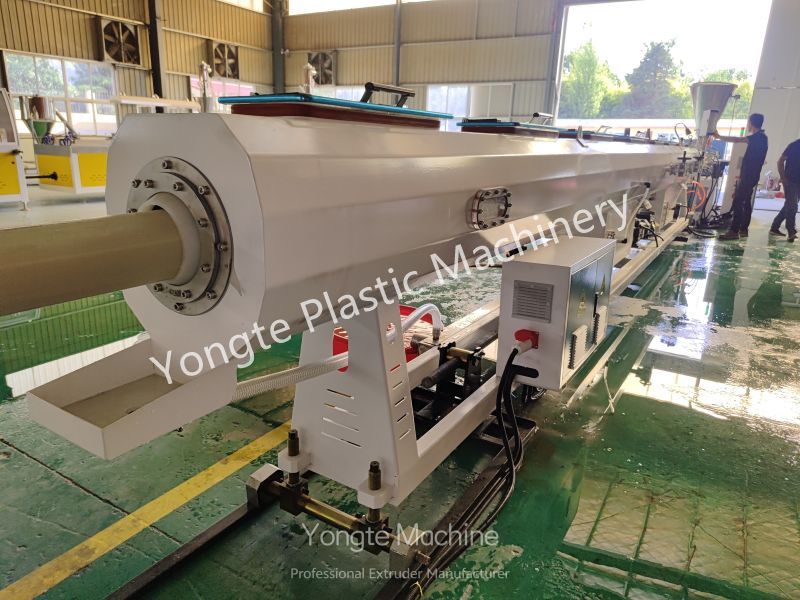 Yongte 200 mm PVC-buisextrusiemachine succesvol getest en geïnspecteerd