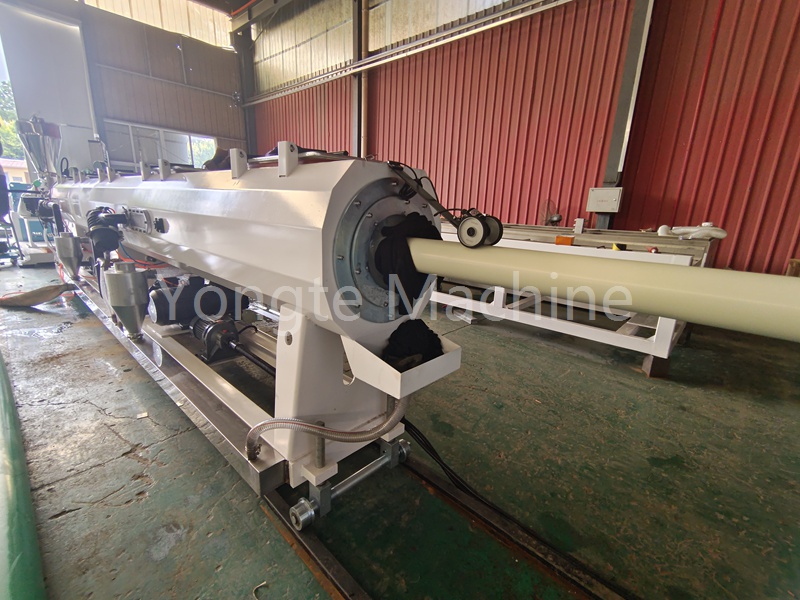 Yongte 50-160 mm PVC-buisextrusiemachine is met succes geïnspecteerd