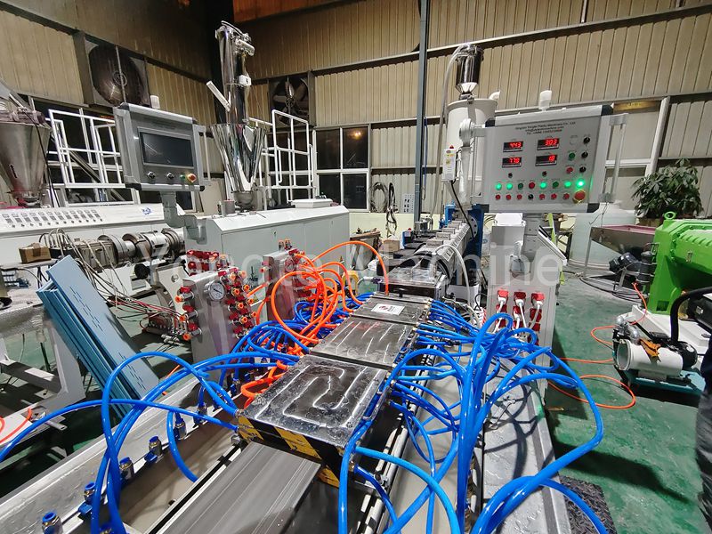 Yongte Plastic Lumber Profile Extrusielijn is met succes getest