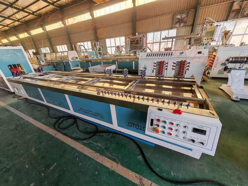 Yongte Plastic Machinery: Nieuwe PVC Rain Gutter Production Line valt op