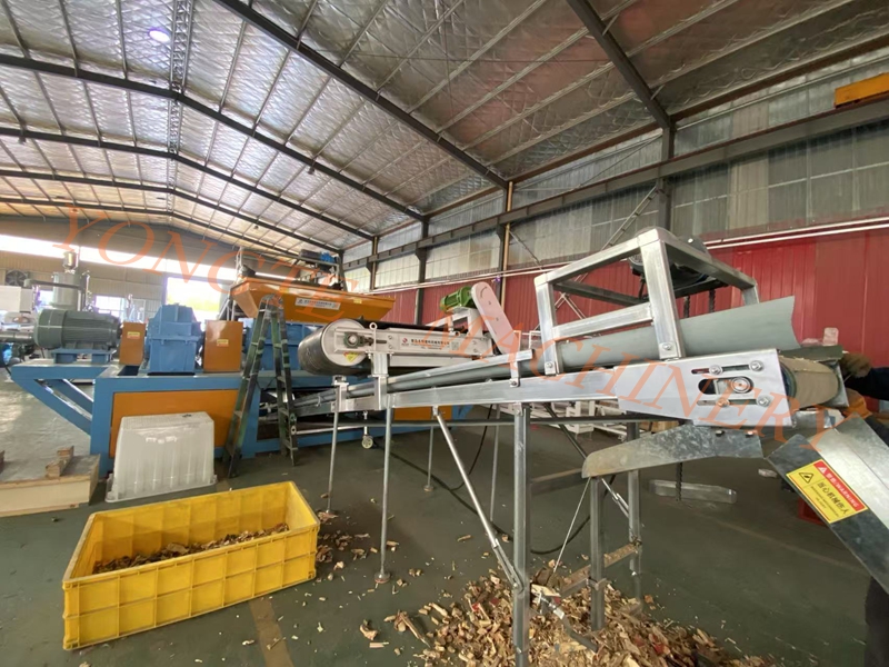 Qingdao Yongte Plastic Machinery's Wood Shredder is met succes getest