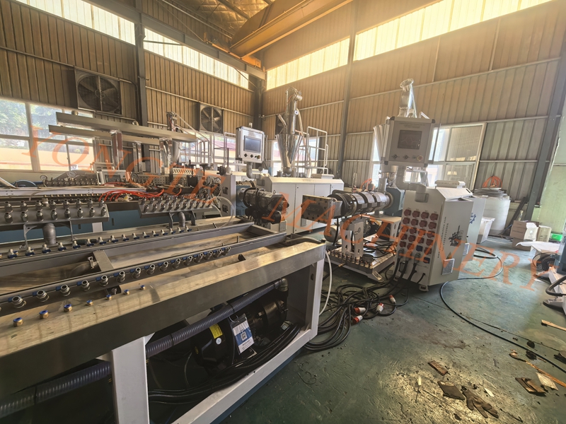 Yongte WPC Flooring Production Line helpt Canadese klanten 40% efficiëntie -verbetering te bereiken