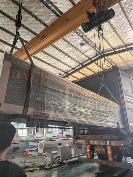 De hout-plastic productielijn van Yongte Plastic Machinery wordt naar Canada gestuurd en Green Smart Manufacturing wordt in het buitenland geprezen.