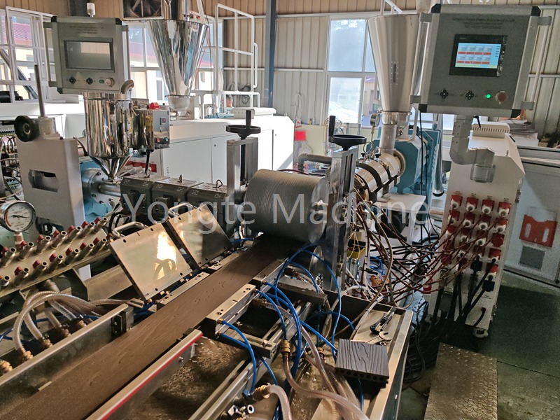 Wat te doen als de hout-kunststofextruder plotseling geluid maakt tijdens het gebruik?