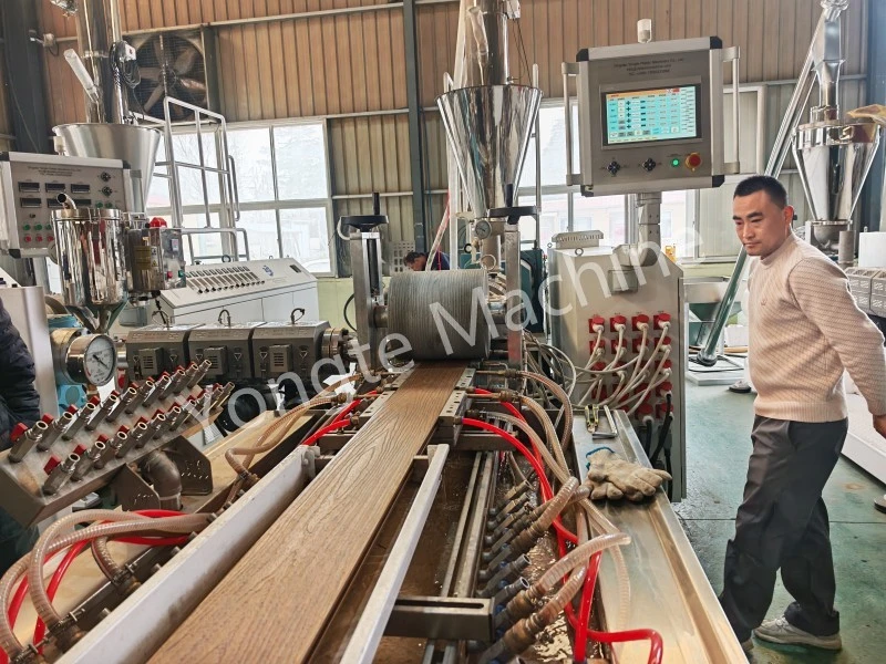 Stabiele werking van onze WPC-terrasplankenmachine