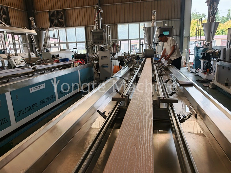 Installatie en inbedrijfstelling van WPC-machines voor klanten in Canada