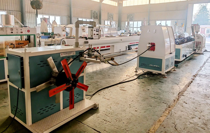 Doorlaatbare rubberen pijp die machine maakt