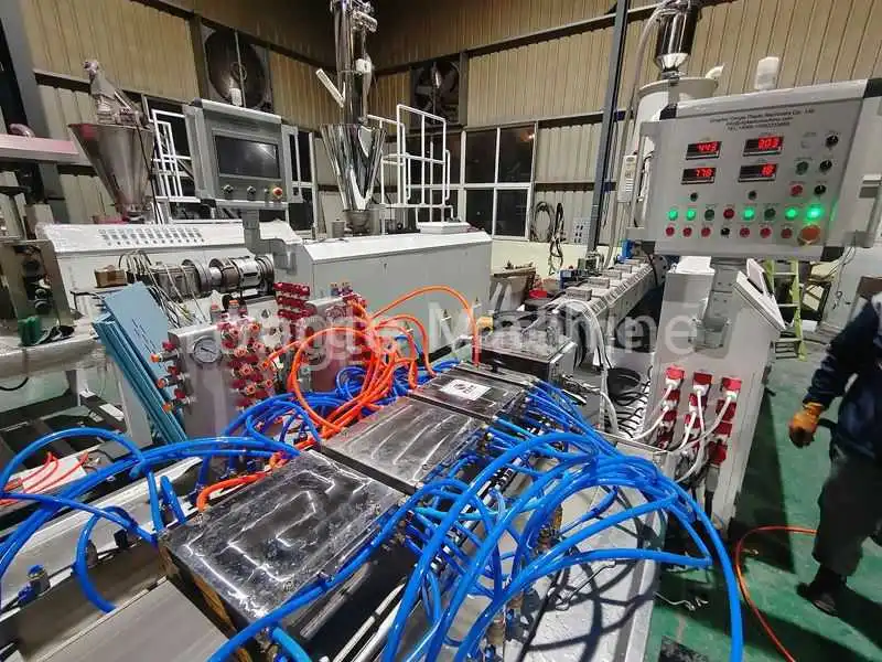 Kunststof houtextruder