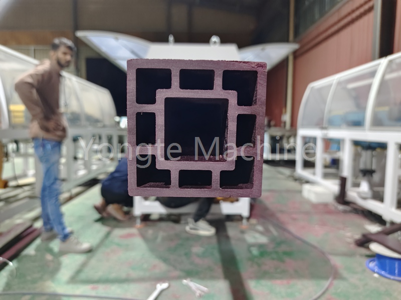 WPC hekpaal die machine maakt