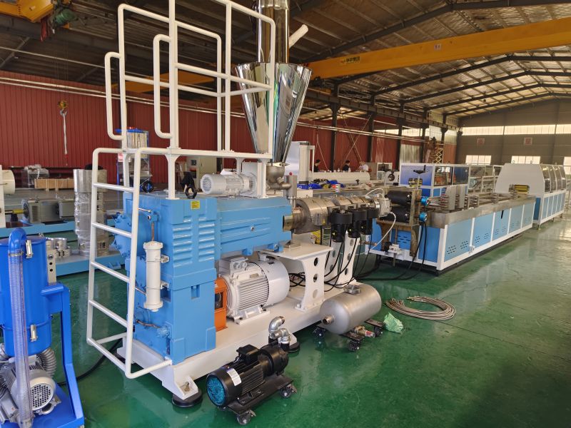 WPVC -deurpaneel en profiel maken machine