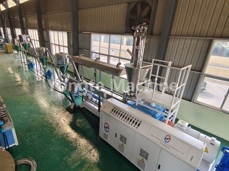 Yongte heeft met succes een zeer efficiënte WPC-granulatiemachine voltooid
