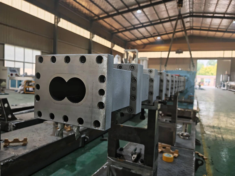 WPC-granulatiemachine in productie voor de Europese markt