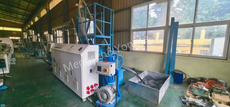 Hoogwaardige hout-kunststofgranulator voor Europese klanten