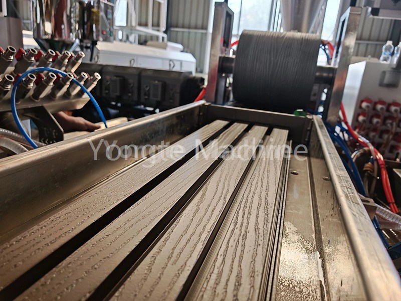 Machine van hout-kunststofcomposiet