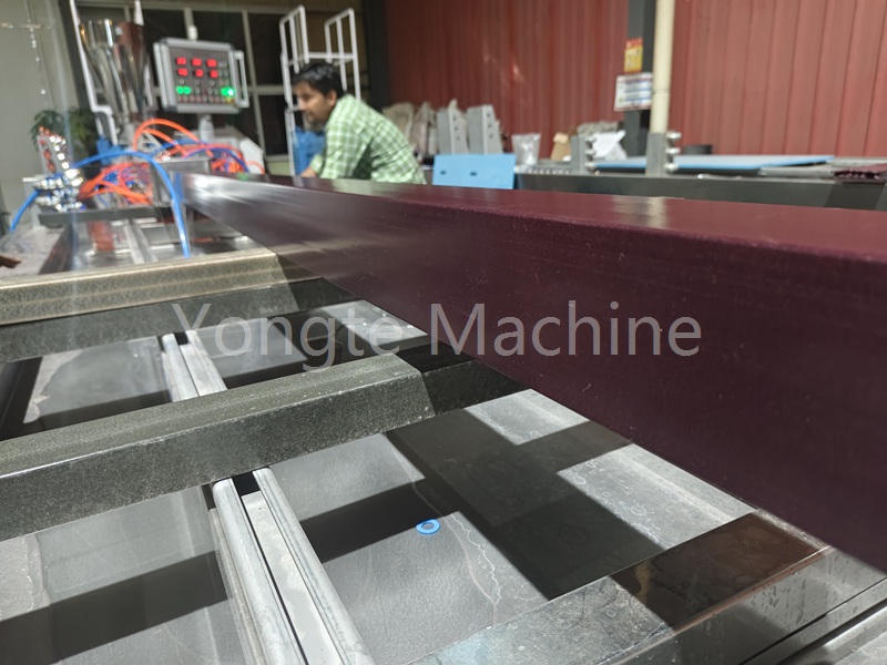 WPC Fence Column-productielijn aangepast voor Indiase klant