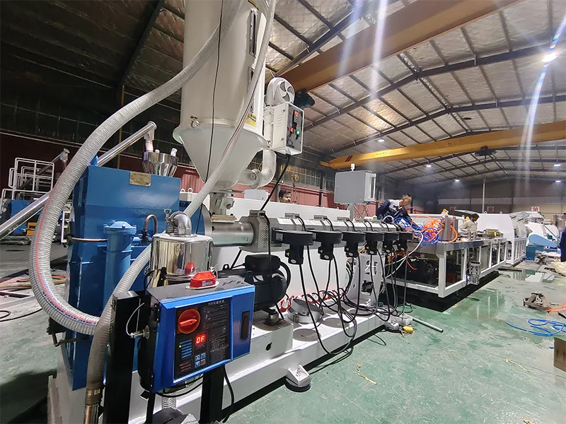 Yongte Plastic Lumber Machine voor Indiase klant – Verandert afvalplastic in duurzame houtalternatieve profielen